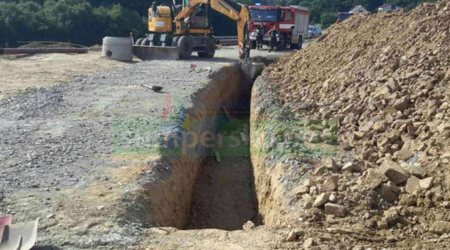 Náhlý sesuv půdy při výkopu kanalizace v Bouzově