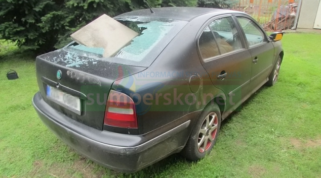 V ten okamžik smyslů zbavený vandal poškodil v Bohdíkově vozidlo