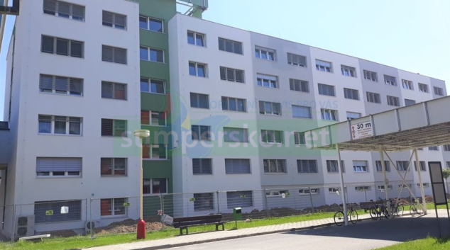 Nová okna i „diskrétní zóny“ pro novopečené maminky