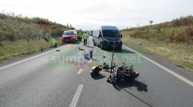 Motorkář u Zvole se plně nevěnoval řízení