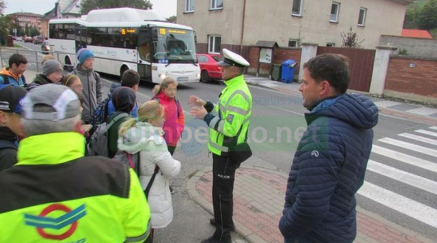 V České Vsi si malí chodci zopakovali, jak správně přecházet přes silnici