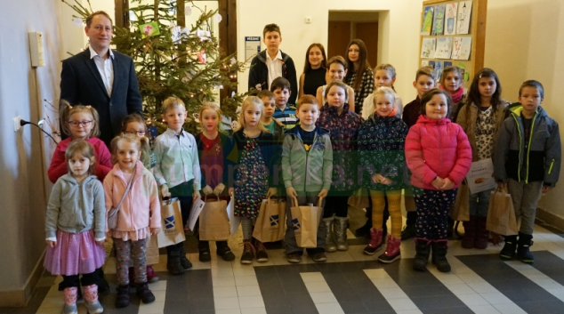 Děti ze zábřežských škol vytvářely pro město novoročenku