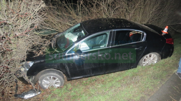 Motoristu mezi Bludovem a Postřelmovem přemohla únava