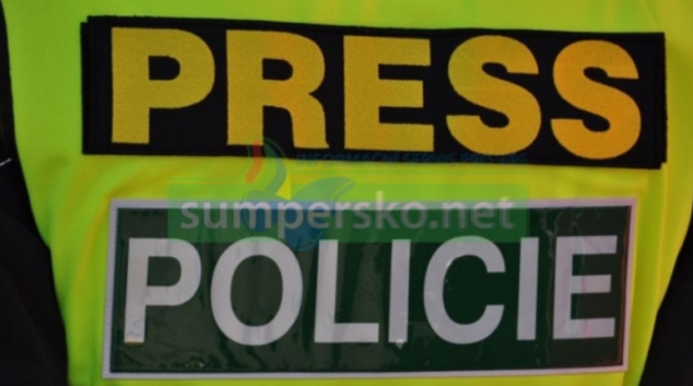 Vandal poničil zaparkované auto v Šumperku