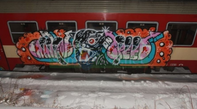 Dva muži posprejovali vlakovou soupravu na Šumpersku