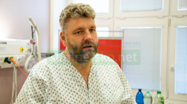 Automobilového jezdce Martina Kolomého propustí z FN Olomouc s osmi šrouby v zádech