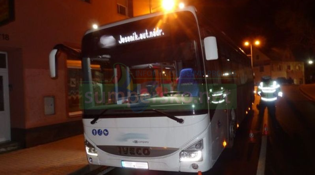 Opilý cizinec ve voze se zamrzlými okny přejel do protisměru