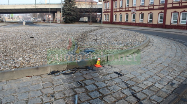 Posilněný alkoholem boural v cizím autě a bez řidičáku