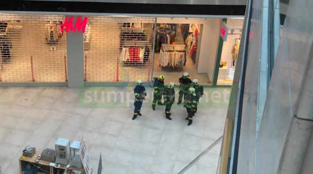 Policie a hasiči evakuovali návštěvníky olomouckého obchodního centra