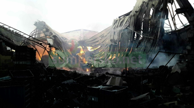 Zábřežští hasiči likvidují požár skladu slámy