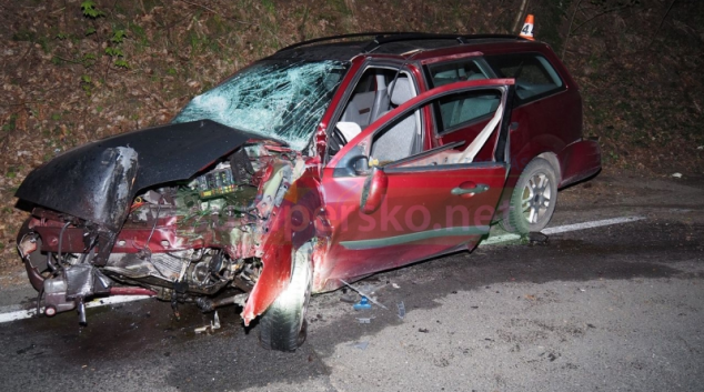 Řidič na Zábřežsku čelně narazil do stromu