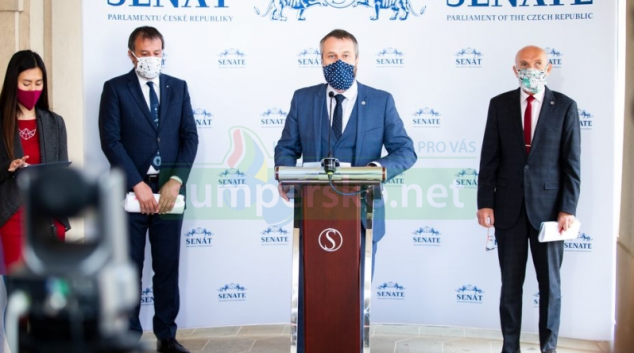 Senátoři žádali větší ochranu pracovníků i klientů terénních sociálních služeb