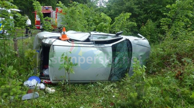Při havárii na Jesenicku se vozidlo několikrát otočilo přes střechu