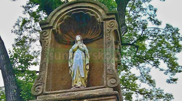 Zloděj ukradl sochu Panny Marie