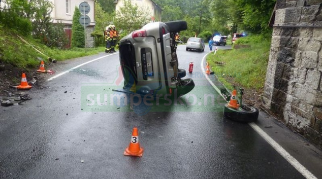Motorista narazil do kamenné stěny viaduktu