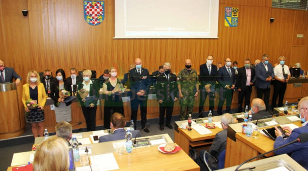 Tucet medailí těm, kteří se v kraji zasloužili o potlačení epidemie