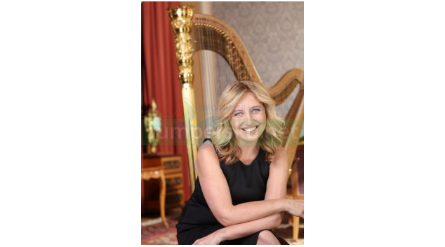 Patronka festivalu, harfistka Jana Boušková, z důvodu náhlé zdravotní indispozice nevystoupí