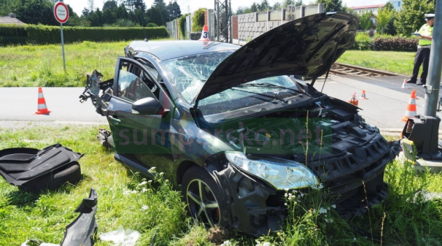 Řidič v Postřelmově na přejezdu najel do projíždějícího vlaku