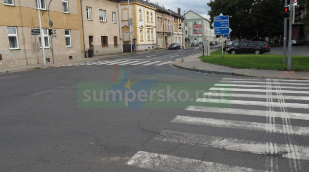 Motorista v Šumperku přehlédl chodce