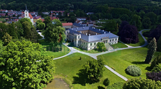 Open air koncert, výstava obrazů i divadelní