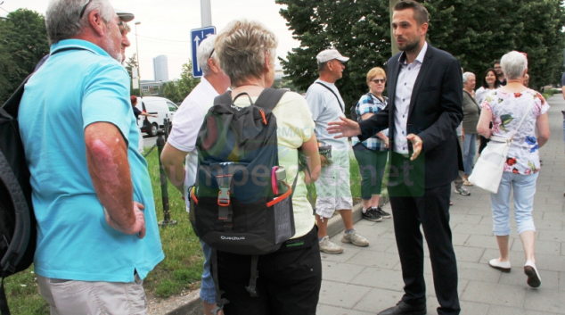 Hejtmanství kvůli covidu-19 odloží poznávací zájezdy seniorů