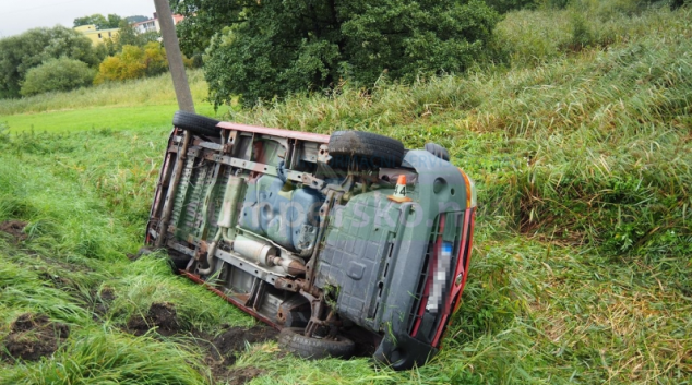 Řidička podcenila rychlost a mokrou vozovku