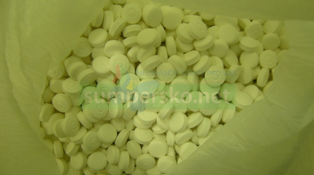 Surovinu na výrobu drog si muž nosil z Polska