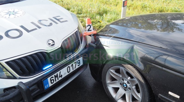 Opilý řidič na Mohelnicku naboural do policejního vozidla