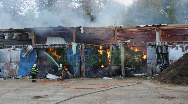 Kriminalisté na Jesenicku prověřují okolnosti požáru haly