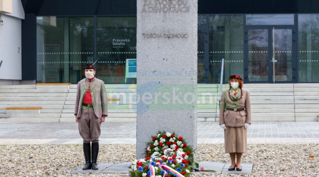 Připomínky Dne boje za svobodu a demokracii se zúčastnili i zástupci kraje