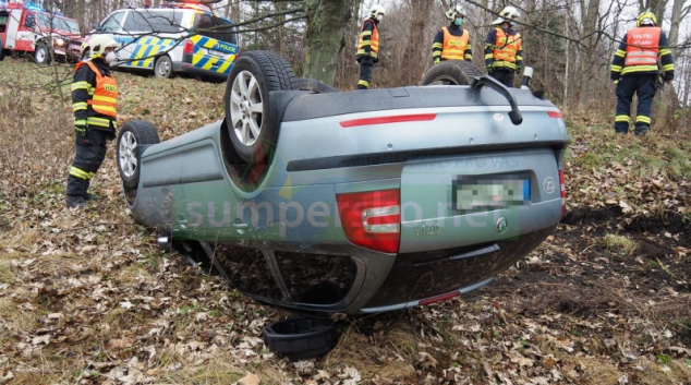 Chvilka řidičovy nepozornosti skončila havárií