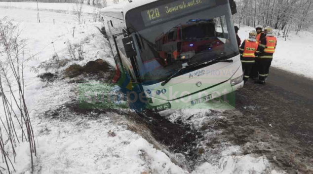 Na Jesenicku havaroval linkový autobus