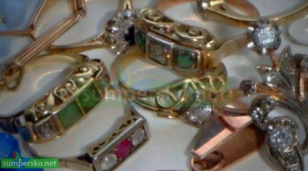 Zloděj během dopoledne vykradl rodinný dům v Zábřehu