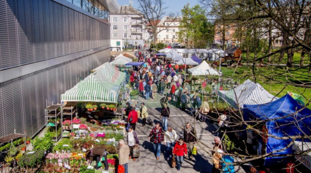 Venkovní Zahradnické trhy místo jarní výstavy Flora Olomouc