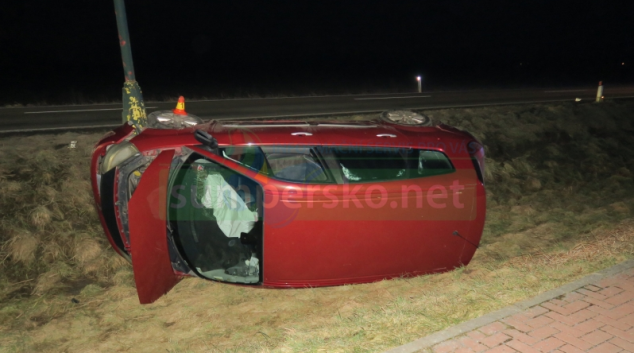 Řidička za jízdy vzala do ruky vyzvánějící telefon