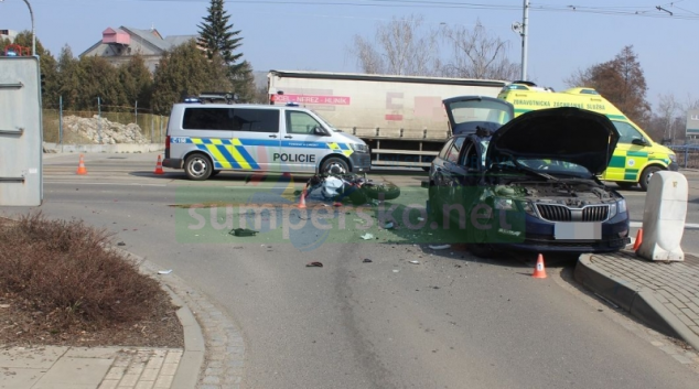 Řidička při odbočování nedala přednost motorkáři