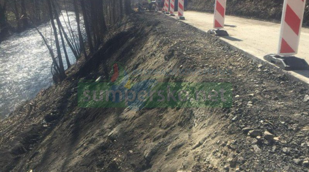 Sesunutá silnice u Hanušovic bude provizorně opravena