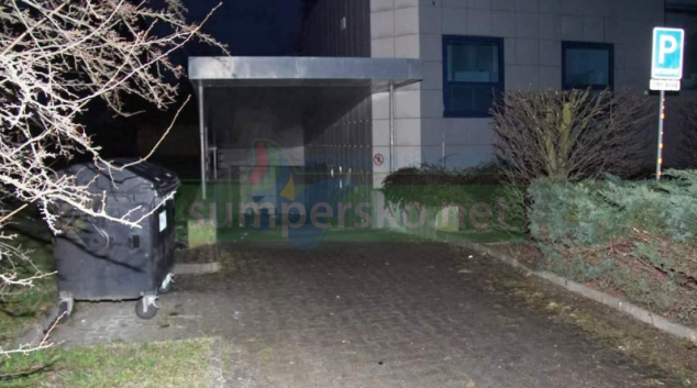Výtržník v Šumperku poškodil budovou zdravotnického zařízení