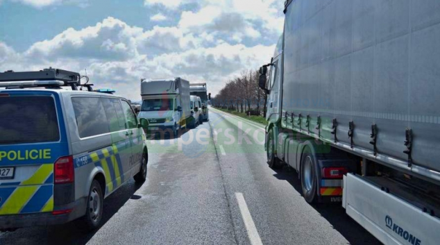 Hromadná nehoda pěti nákladních vozidel na Šumpersku