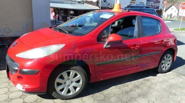 Opilá seniorka nezvládla zaparkovat