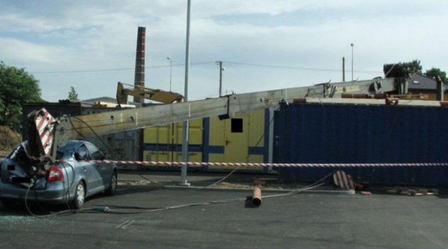 Převrácený jeřáb v Mohelnici