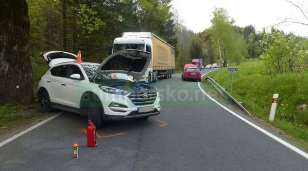 Vážná dopravní nehoda uzavřela hlavní tah na Javorník