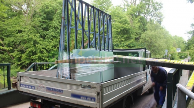 Řidič neodhadl výšku nákladu