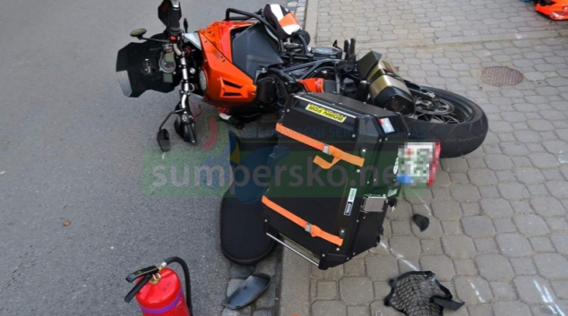Motocyklista narazil do vozidla