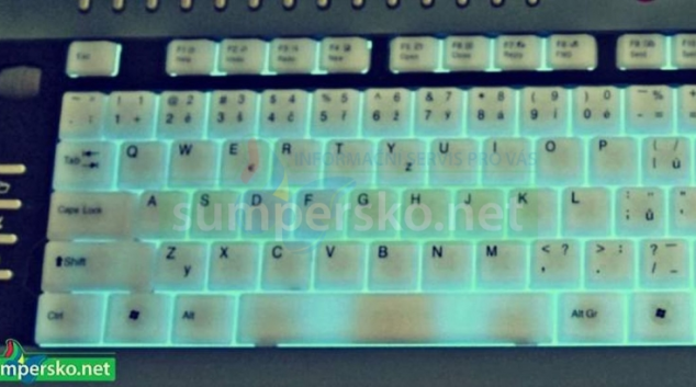 Důvěřivá žena si psala s domnělým ministrem obrany USA