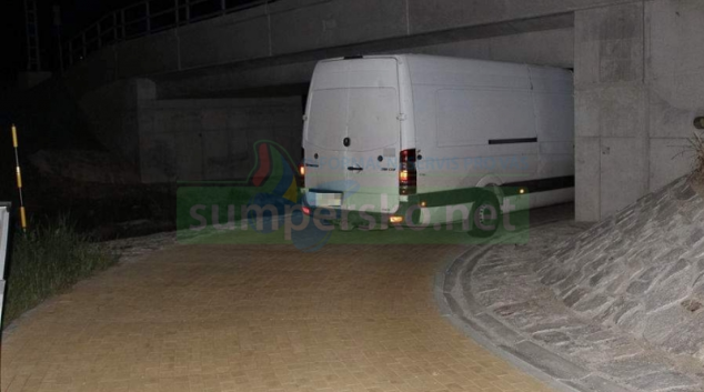 Opilý cizinec najel s nákladním vozidlem na cyklostezku