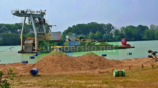 Zaparkované vozidlo u Mohelnického bagru přilákalo zloděje