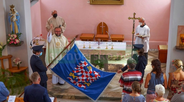 Na pouti v Ráječku byla požehnána moravská vlajka