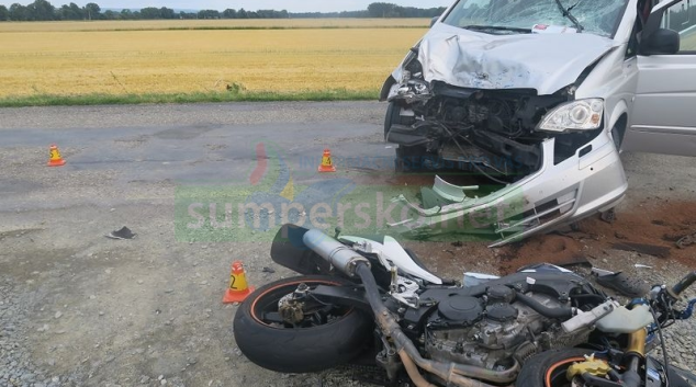 Motorista nedal přednost motorkáři