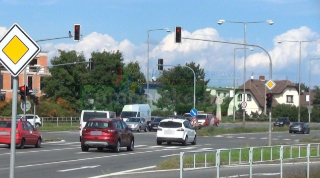 Řidiči projížděli na červenou